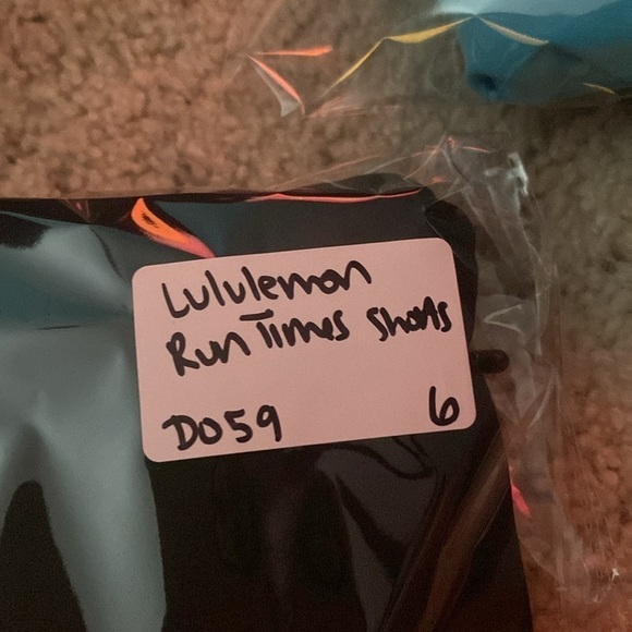 Lululemon Run Times Short (4-way Stretch 4") Daisy White Black / Black Sz 6 - Picture 11 of 11